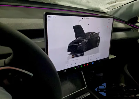 2026 Tesla Model Y из США, поврежденный, VIN 7SAYGDEE8TF449672